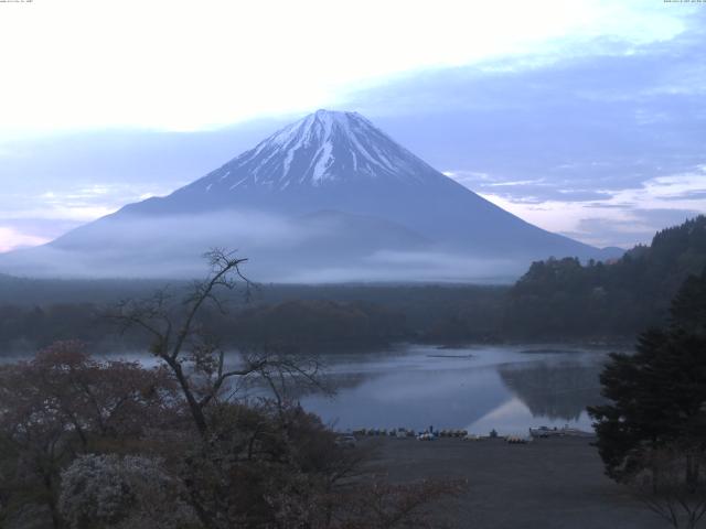 精進湖からの富士山