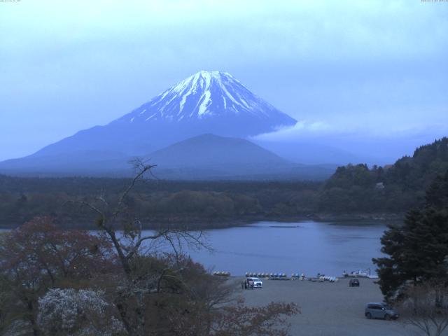 精進湖からの富士山