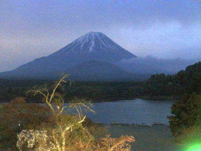 精進湖からの富士山