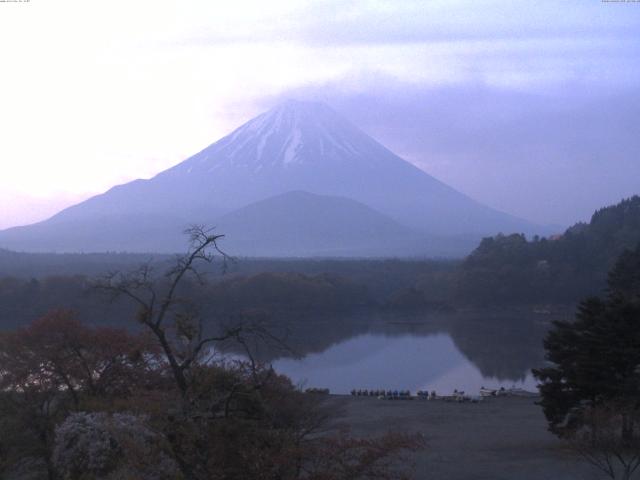 精進湖からの富士山