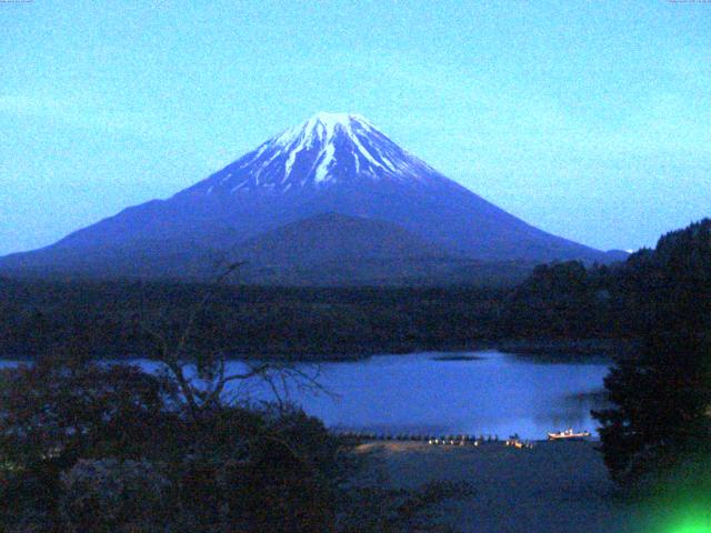 精進湖からの富士山