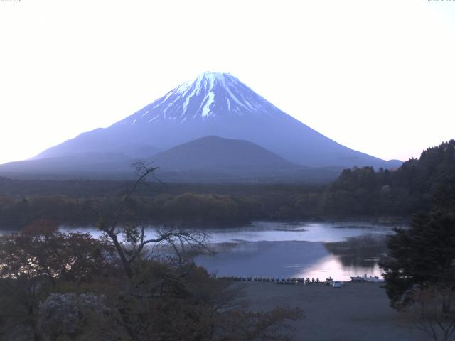 精進湖からの富士山