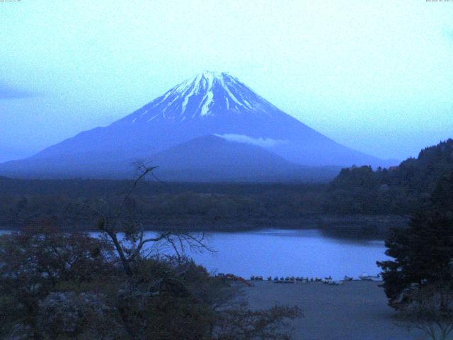 精進湖からの富士山