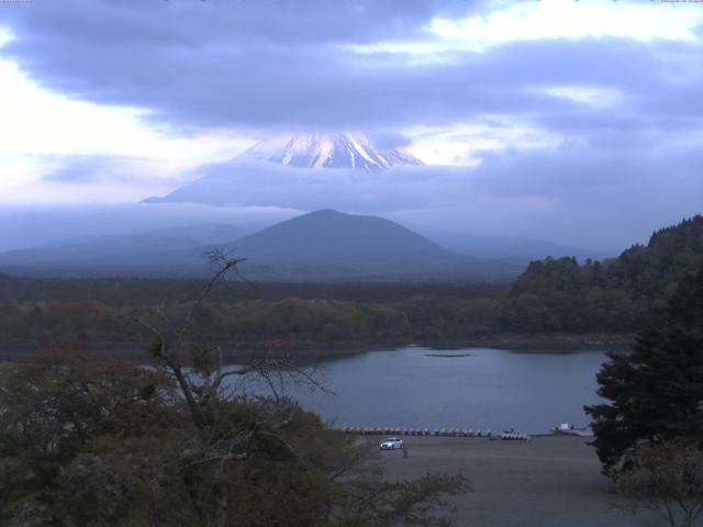 精進湖からの富士山