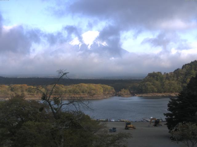 精進湖からの富士山