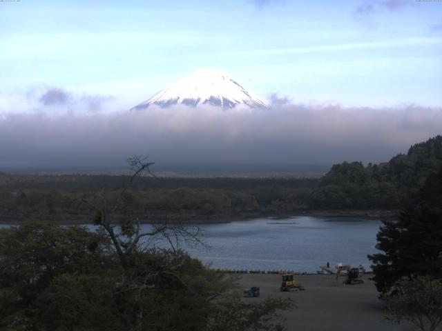 精進湖からの富士山