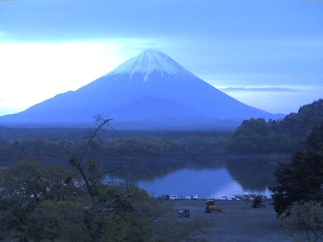 精進湖からの富士山