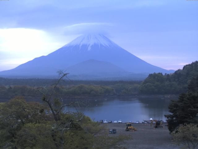 精進湖からの富士山