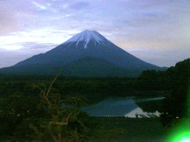 精進湖からの富士山