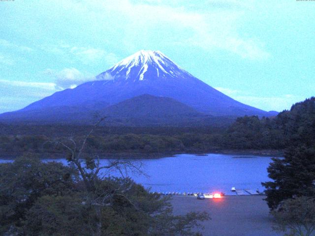 精進湖からの富士山