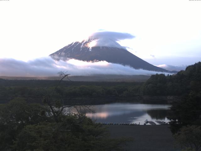 精進湖からの富士山