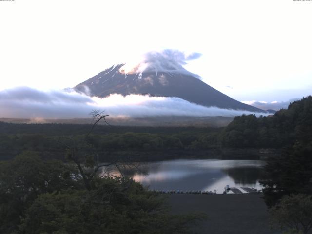 精進湖からの富士山
