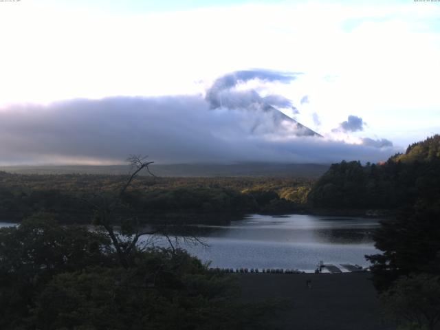 精進湖からの富士山