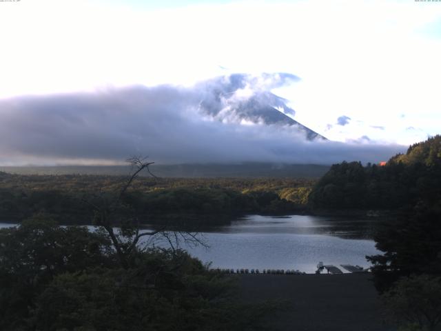 精進湖からの富士山