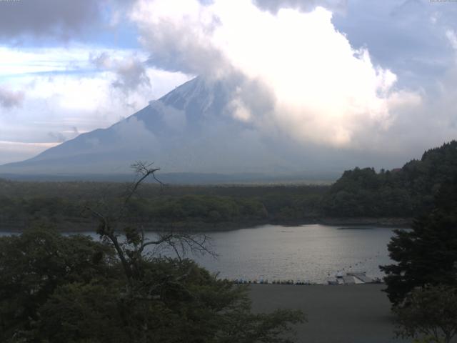 精進湖からの富士山