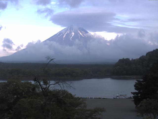 精進湖からの富士山