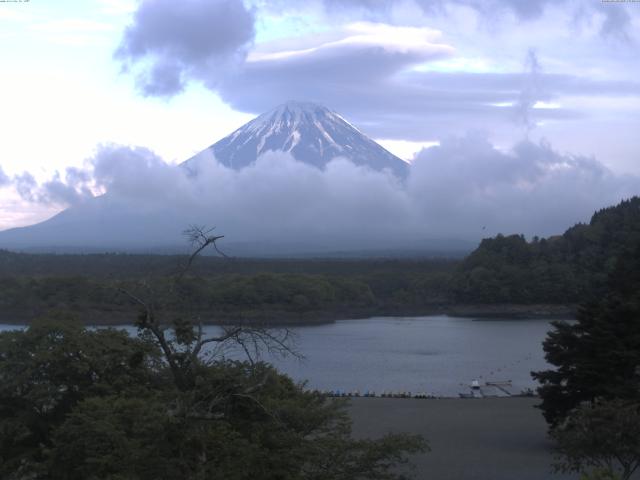 精進湖からの富士山