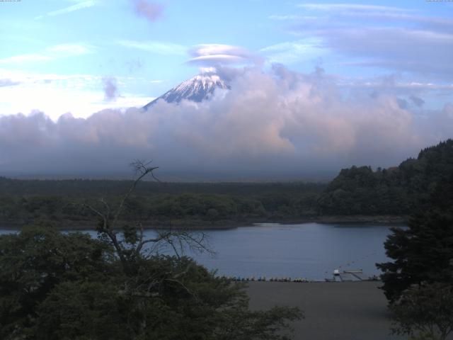 精進湖からの富士山