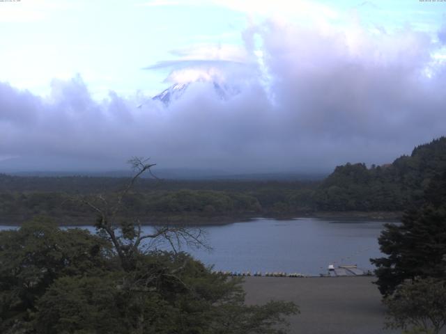 精進湖からの富士山