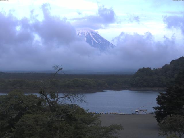 精進湖からの富士山