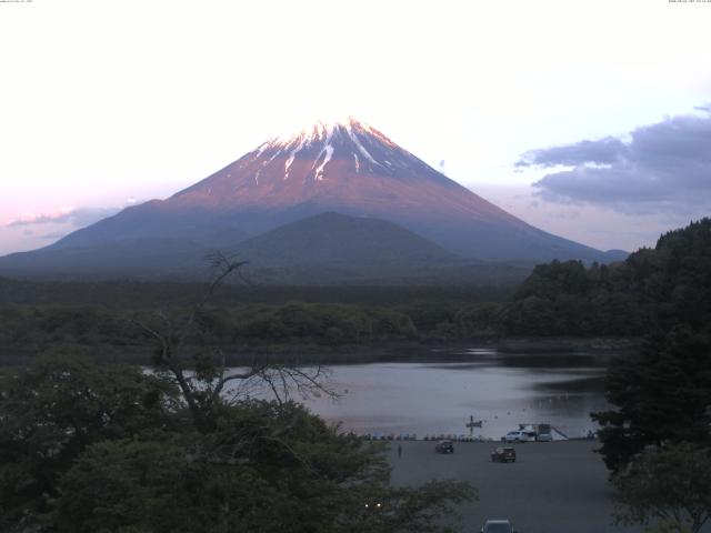 精進湖からの富士山