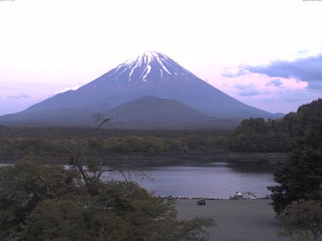 精進湖からの富士山