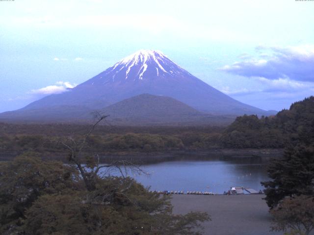 精進湖からの富士山