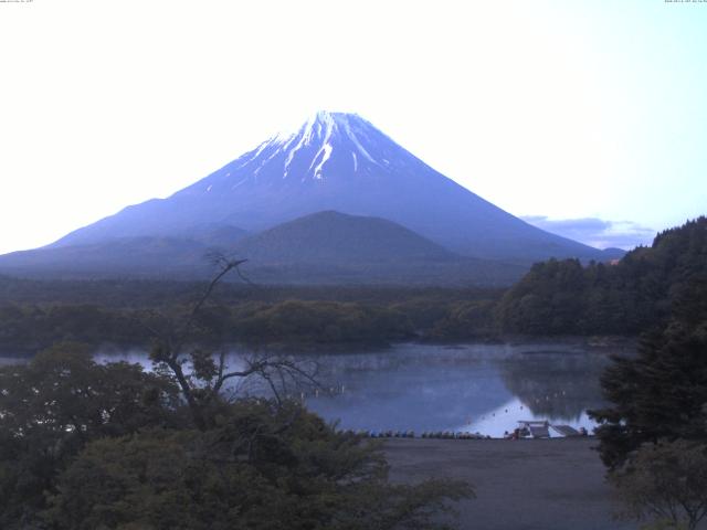 精進湖からの富士山