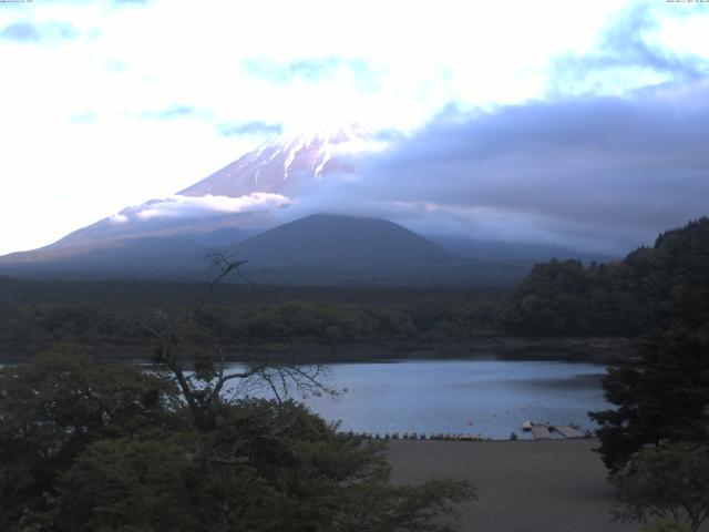 精進湖からの富士山