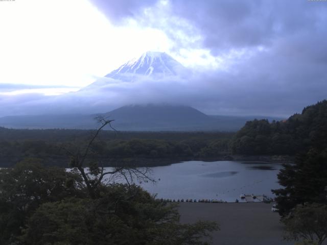 精進湖からの富士山