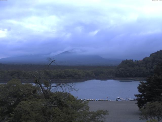 精進湖からの富士山