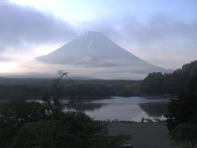 精進湖からの富士山