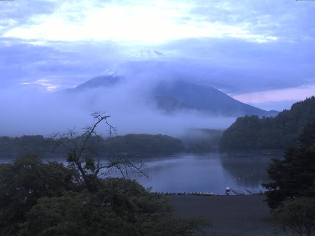 精進湖からの富士山