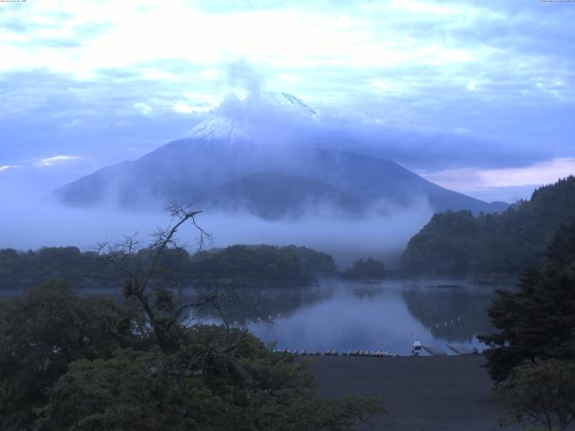 精進湖からの富士山