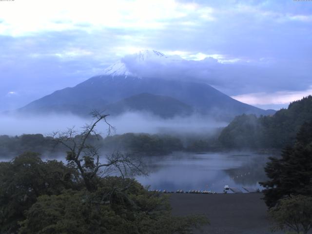 精進湖からの富士山