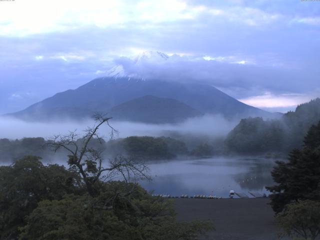 精進湖からの富士山