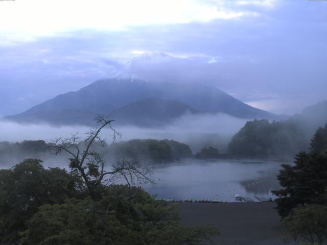 精進湖からの富士山