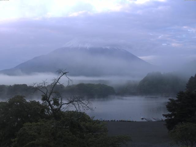 精進湖からの富士山