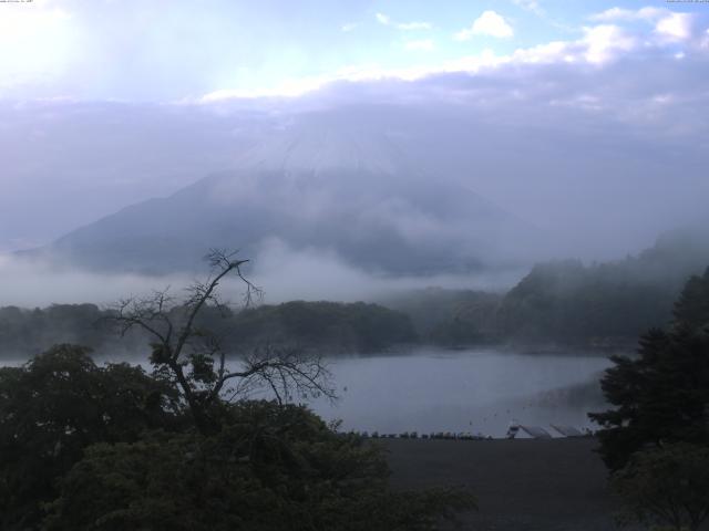 精進湖からの富士山