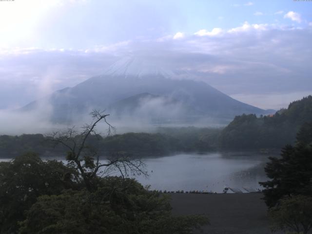 精進湖からの富士山