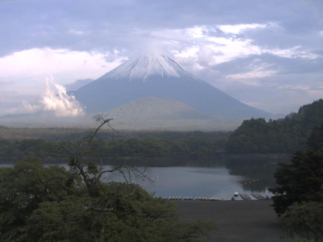 精進湖からの富士山