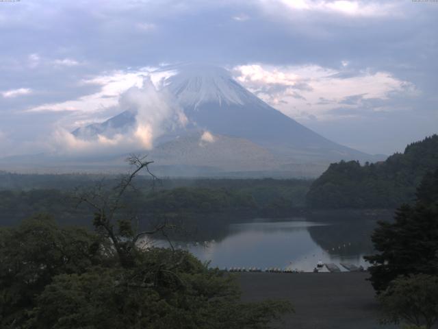精進湖からの富士山