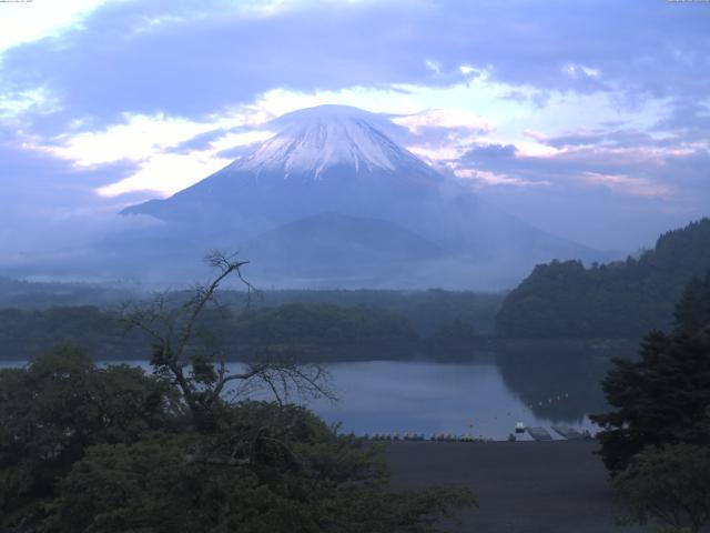 精進湖からの富士山