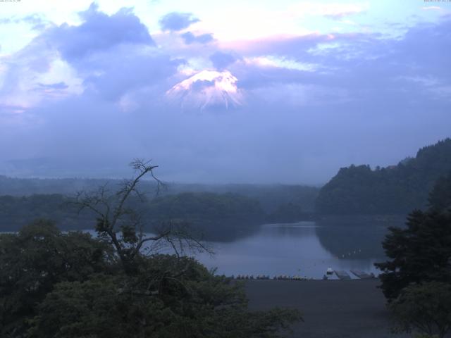 精進湖からの富士山