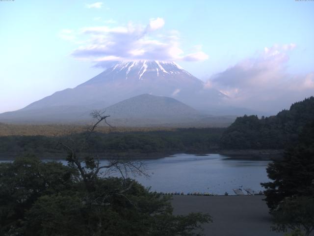 精進湖からの富士山