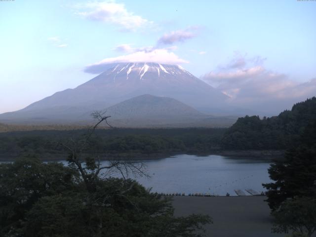 精進湖からの富士山