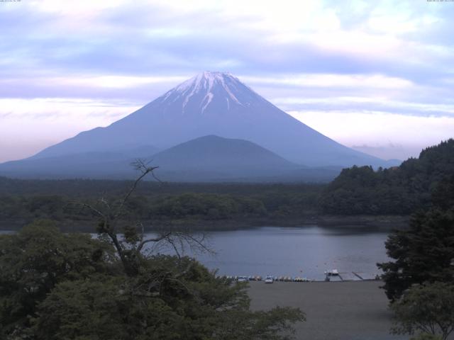 精進湖からの富士山