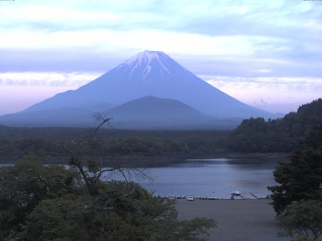 精進湖からの富士山