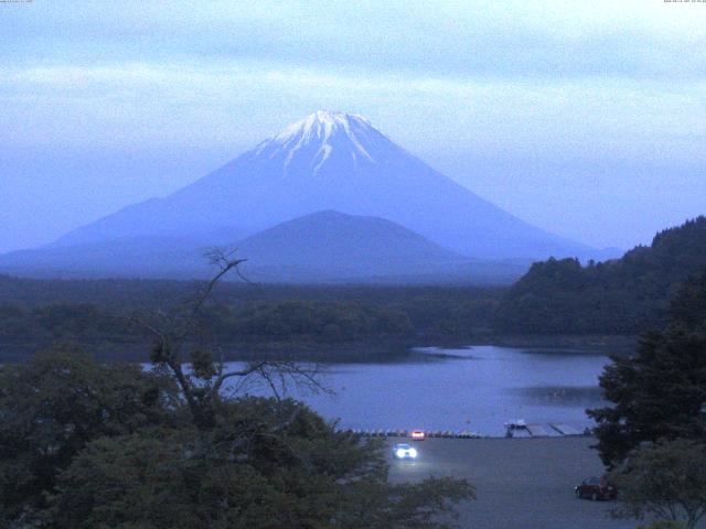 精進湖からの富士山