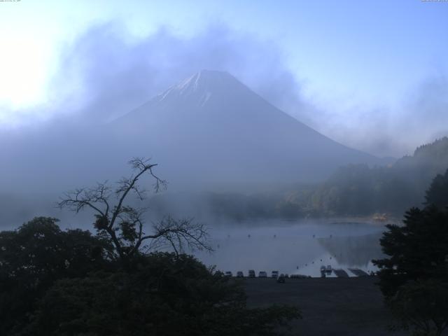 精進湖からの富士山